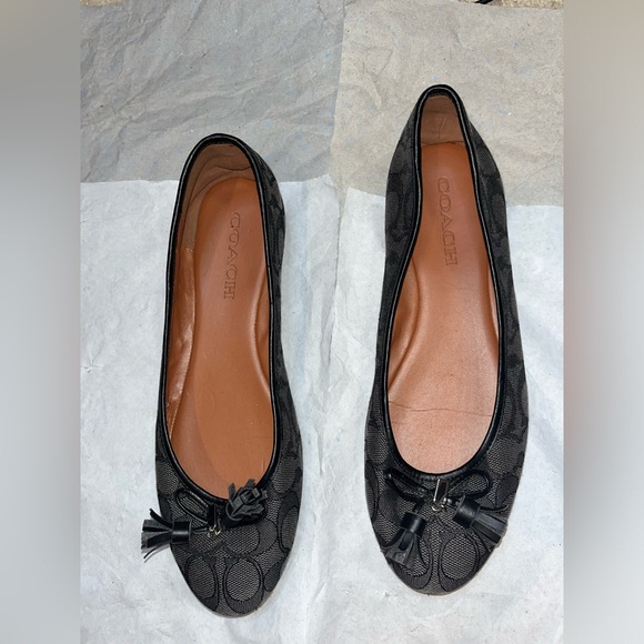 COACH C Logo Bea Black/Gray FeminineClassicDressy Charm Tassel Ballet Flats Sz 9 - Picture 1 of 12